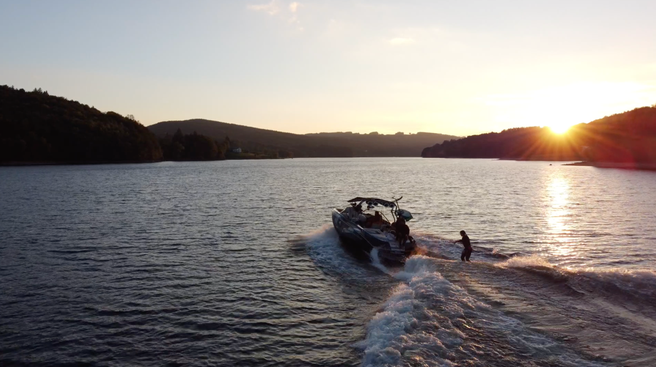 Occitaglisse - Ski nautique sur le lac de la Raviège